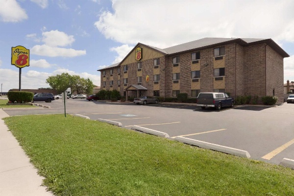 Super 8 by Wyndham Bridgeview/Chicago Area Main image